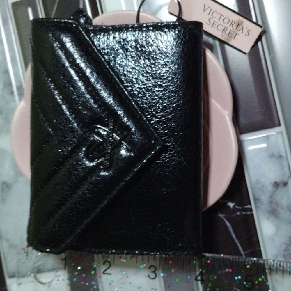 Victoria's Secret Black Faux Patent Leather Quilted  Wallet NWT - Picture 4 of 13